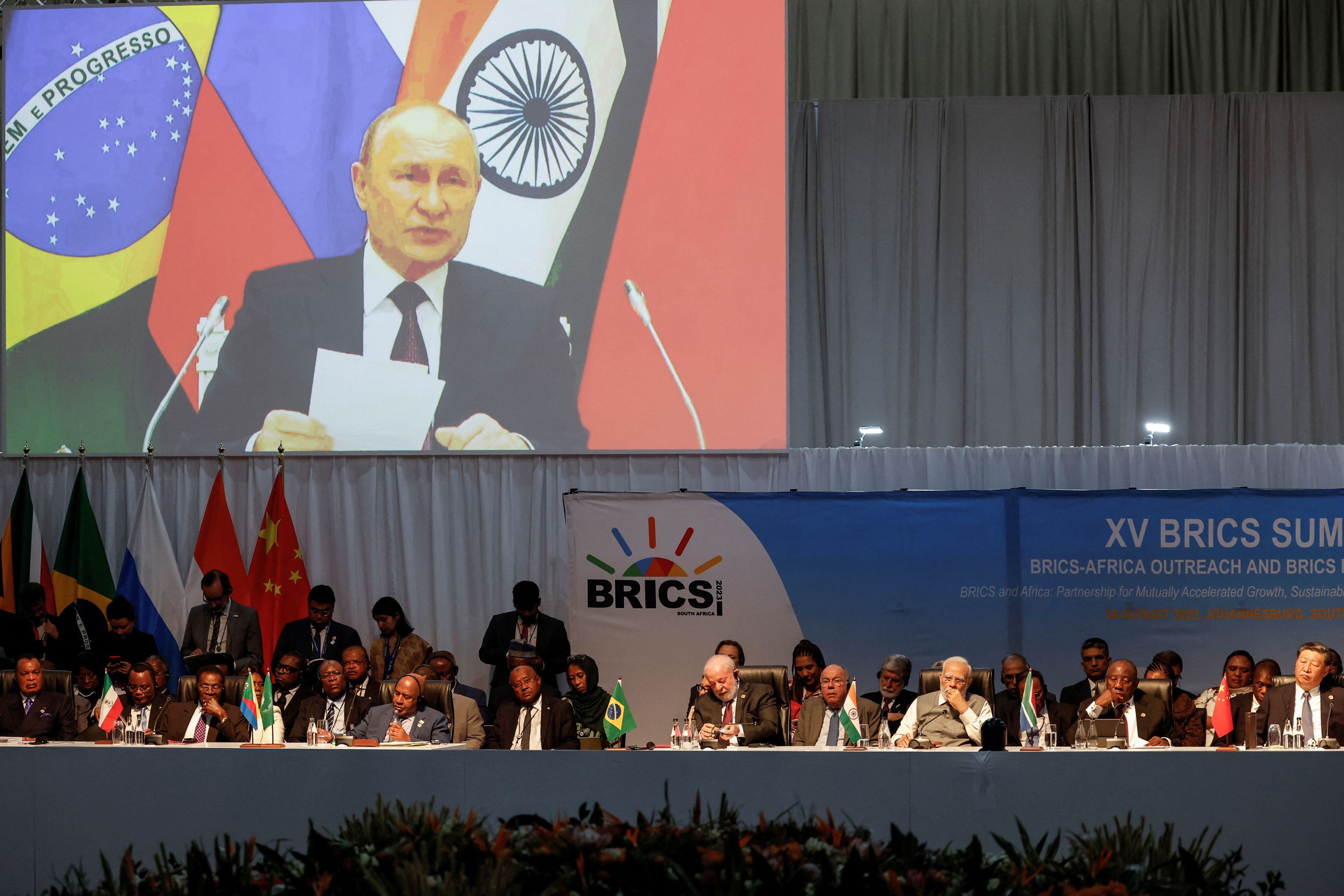 Vladimir Putin, un socio incómodo, al dirigirse en modo remoto a la Cumbre de los Brics (Reuters)