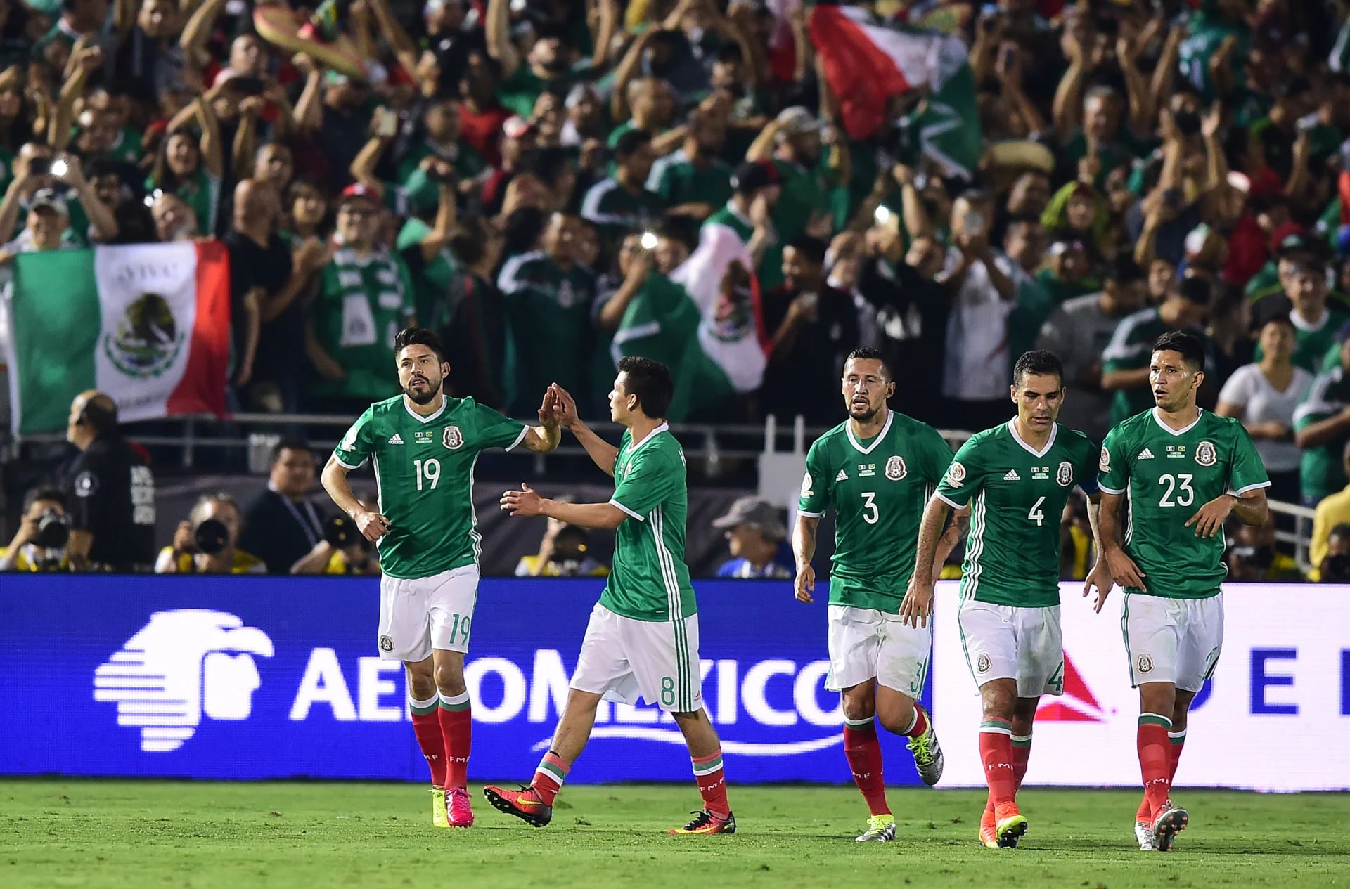Los aficionados mexicanos deberán controlar sus gritos en la Copa Confederaciones para que no sancionen al equipo (AP)