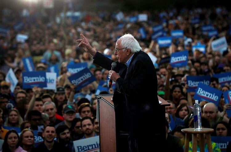 El aspirante a la presidencia de Estados Unidos, Bernie Sanders, se dirige a sus partidarios en un mitin demócrata en Austin, Texas. FOTO DE ARCHIVO. Febrero, 2020. REUTERS/Mike Segar