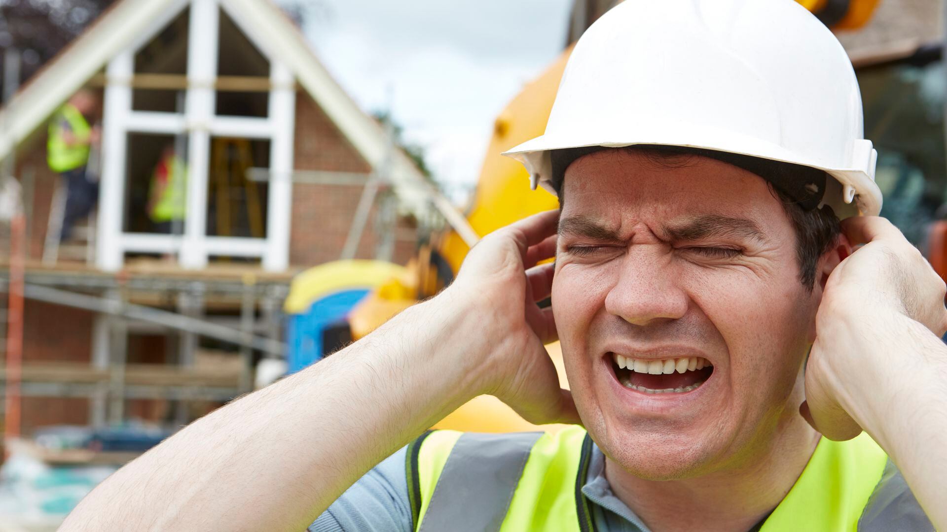 La contaminación por el ruido hace sufrir de cefaleas, dilatación de pupilas, agitación, tensión muscular e irritabilidad (Getty)