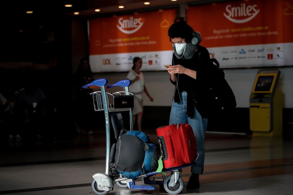 Es muy importante viajar con ropa cómoda cuando emprendemos un vuelo largo en avión. EFE/Juan Ignacio Roncoroni/Archivo
