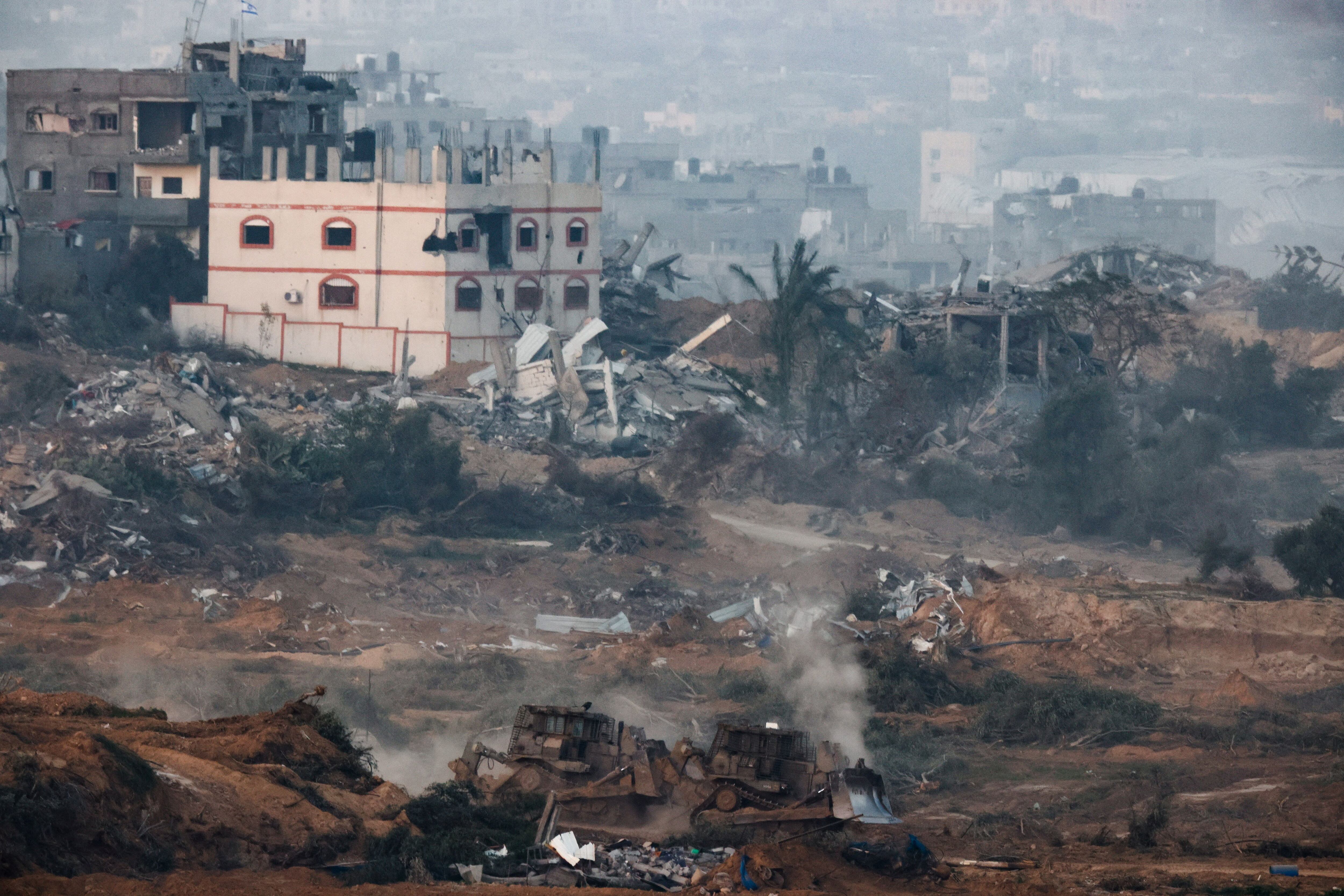 Las Fuerzas de Defensa de Israel bombardearon más de 150 objetivos terroristas de Hamas en el norte de la Franja de Gaza. (REUTERS/Amir Cohen)