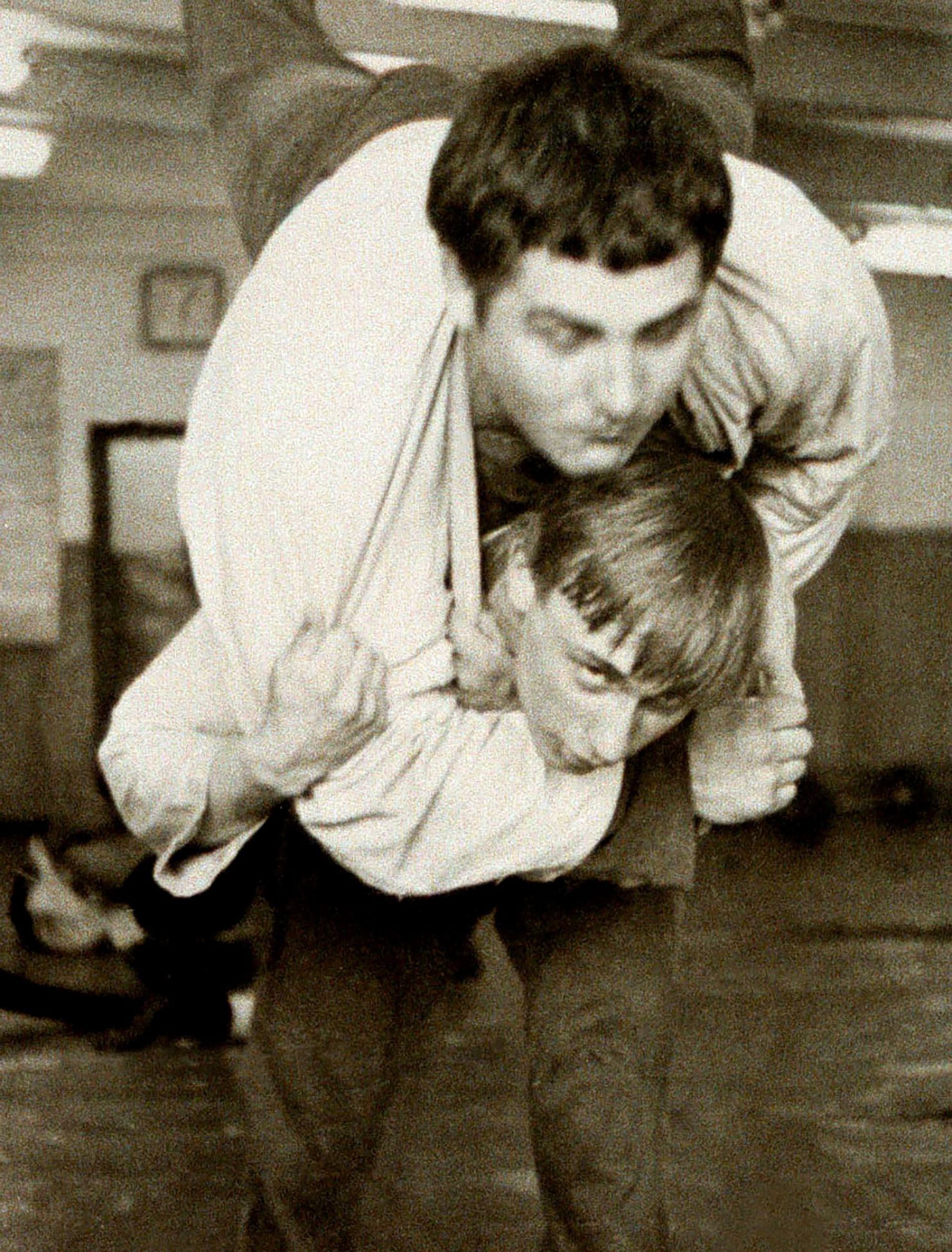 Putin en una clase de judo en la Escuela de Deportes de San Petesburgo en 1971 (Photo by Laski Diffusion)