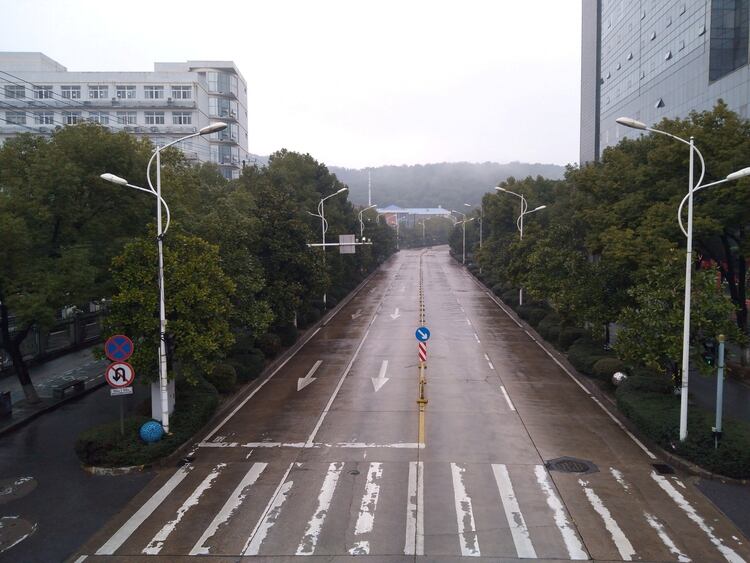Las calles de Wuhan, vacías por las restricciones a la circulación y los temores al contagio (Reuters)