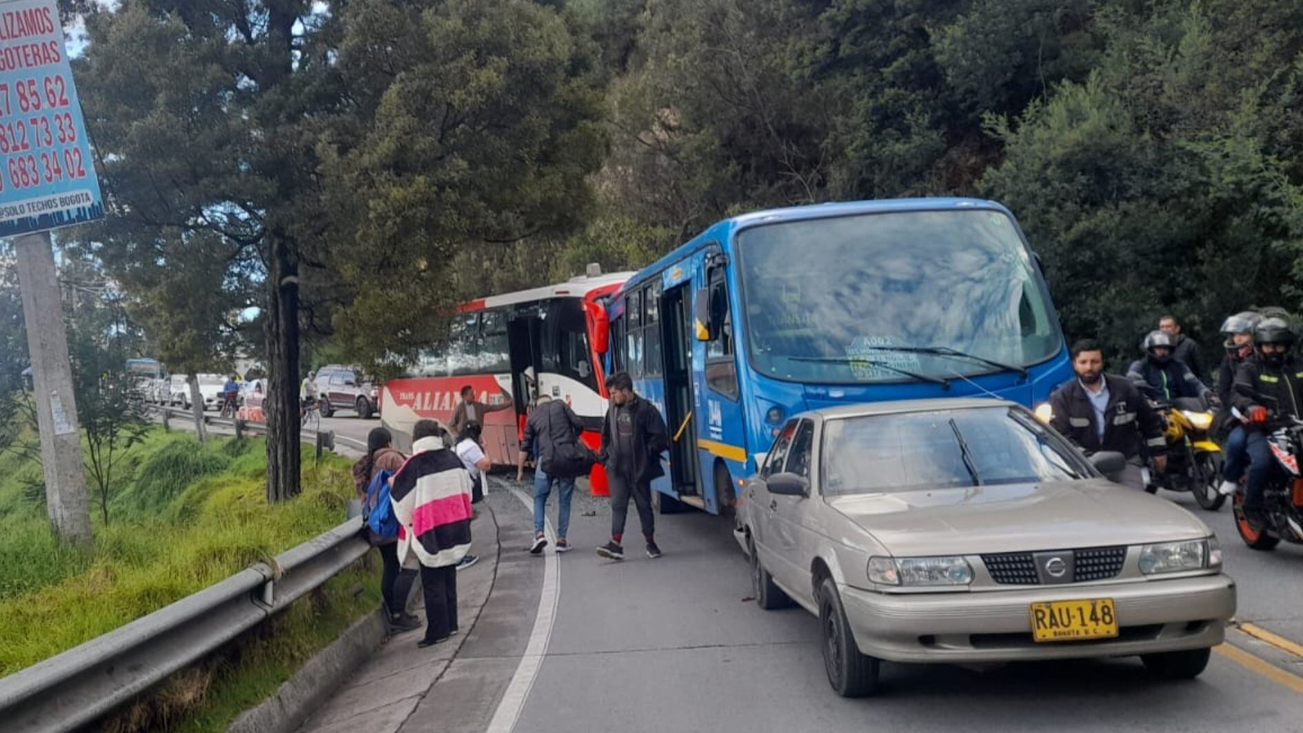 El accidente se habría provocado por una presunta falla en los frenos, situación que será analizada por las autoridades viales - crédito Redes de apoyo vial de Cundinamarca