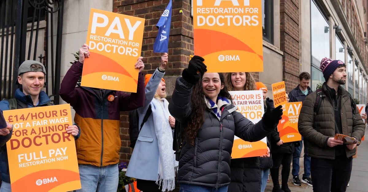 UK healthcare workers end strikes