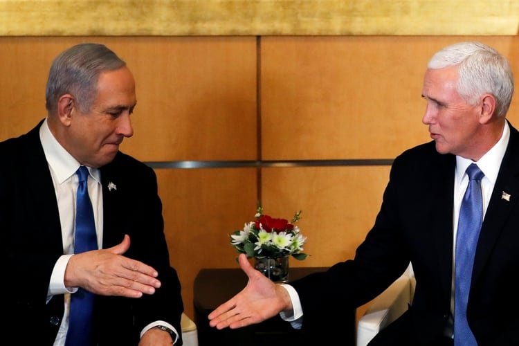 Netanyahu junto a Pence. Foto: REUTERS/Ammar Awad