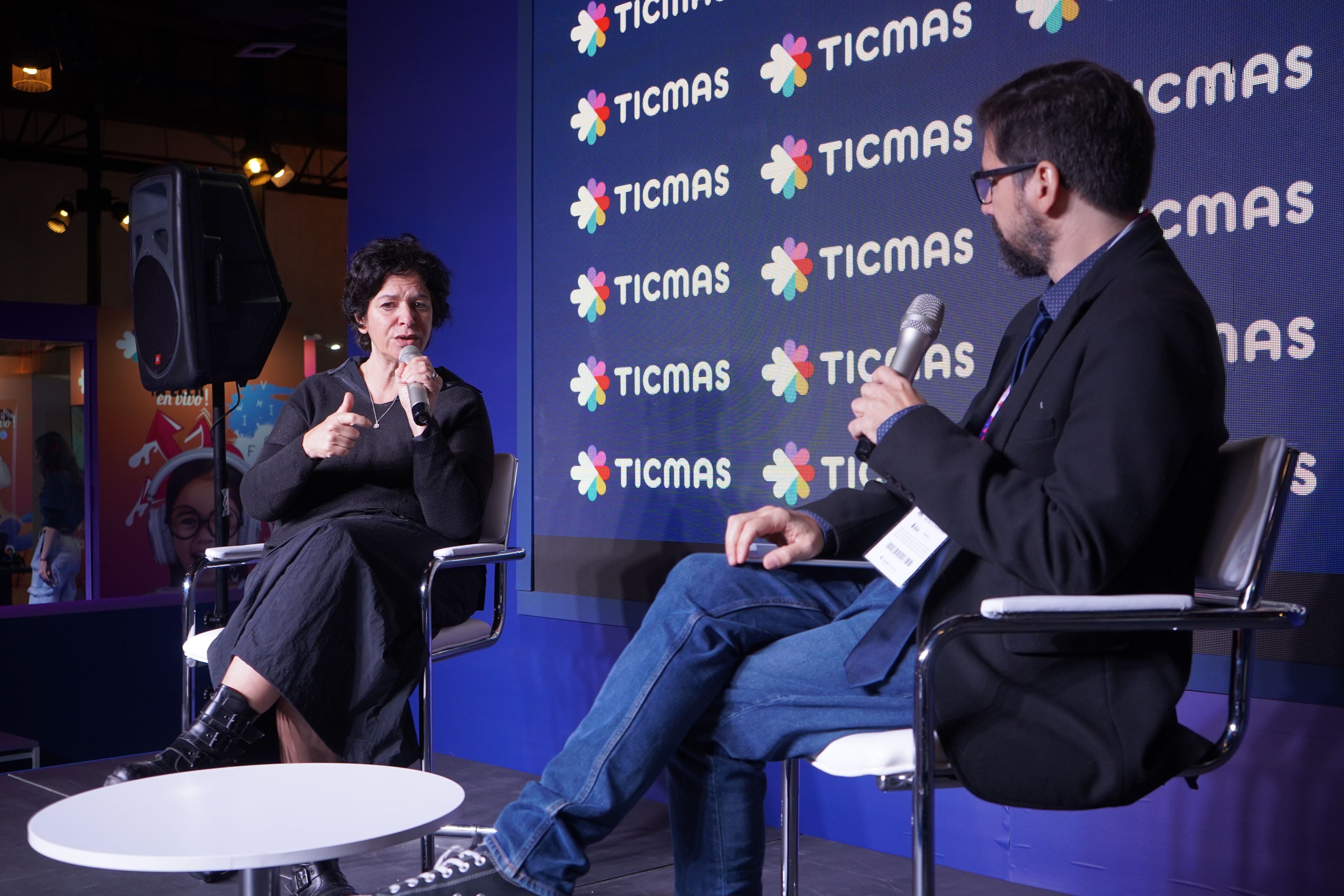 Flavia Pittella habló sobre el dual language en el stand de Ticmas en la Feria del Libro de Buenos Aires