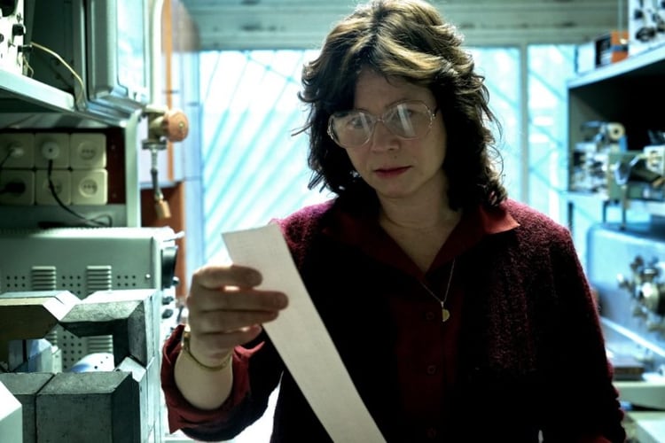 Emely Watson como la científica Ulana Khomyuk, que nunca existió en la realidad (HBO)