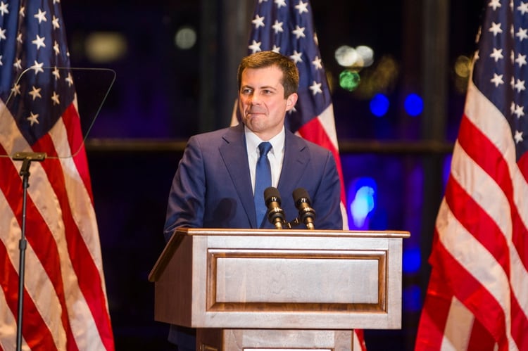 Pete Buttigieg, el último domingo en South Bend, Indiana, al anunciar que se bajaba de la carrera presidencial. (AP)