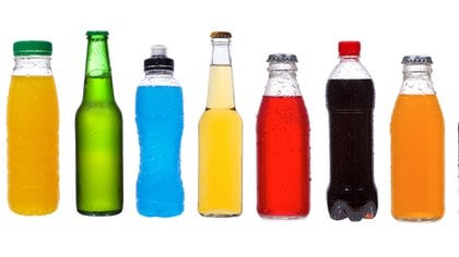 El consumo de bebidas azucaradas aumentó en la Argentina y en el mundo en las últimas décadas (Shutterstock)