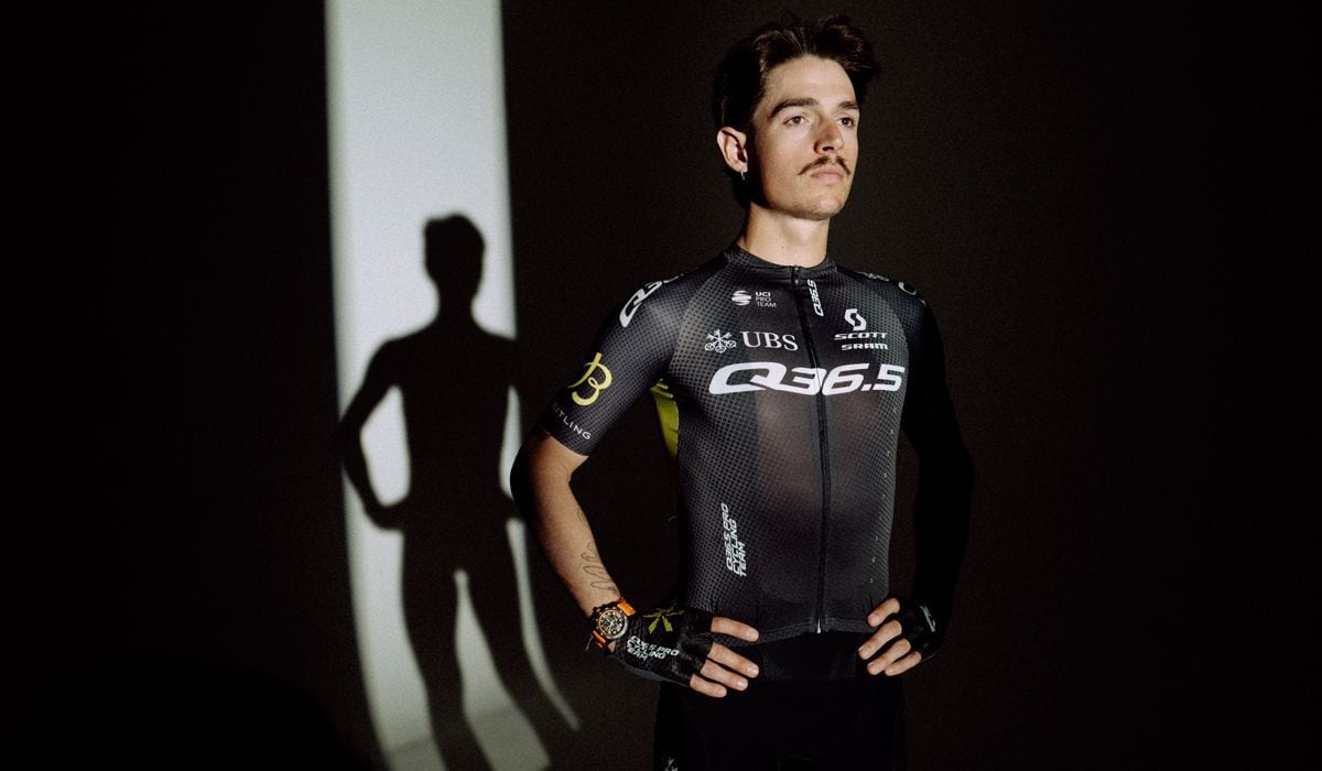 El guipuzcoano Xabier Mikel Azparren luciendo la nueva equipación del Q36.5 Pro Cycling Team