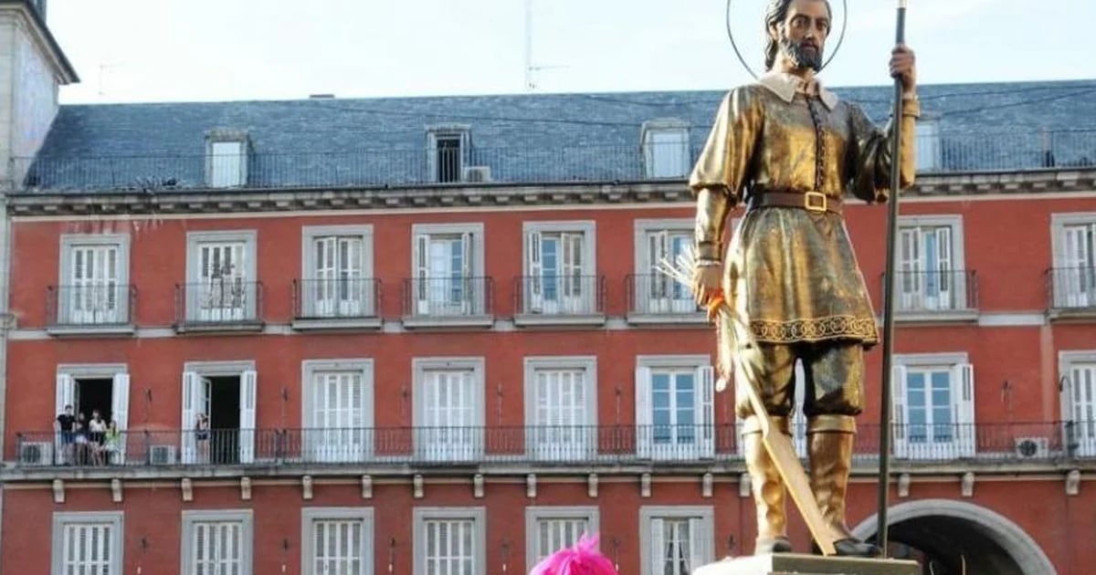 C’est l’histoire de San Isidro Labrador : cinq miracles, sa dépouille se trouve dans une église de Madrid et il a une pièce de monnaie d’Henri IV dans la gorge.