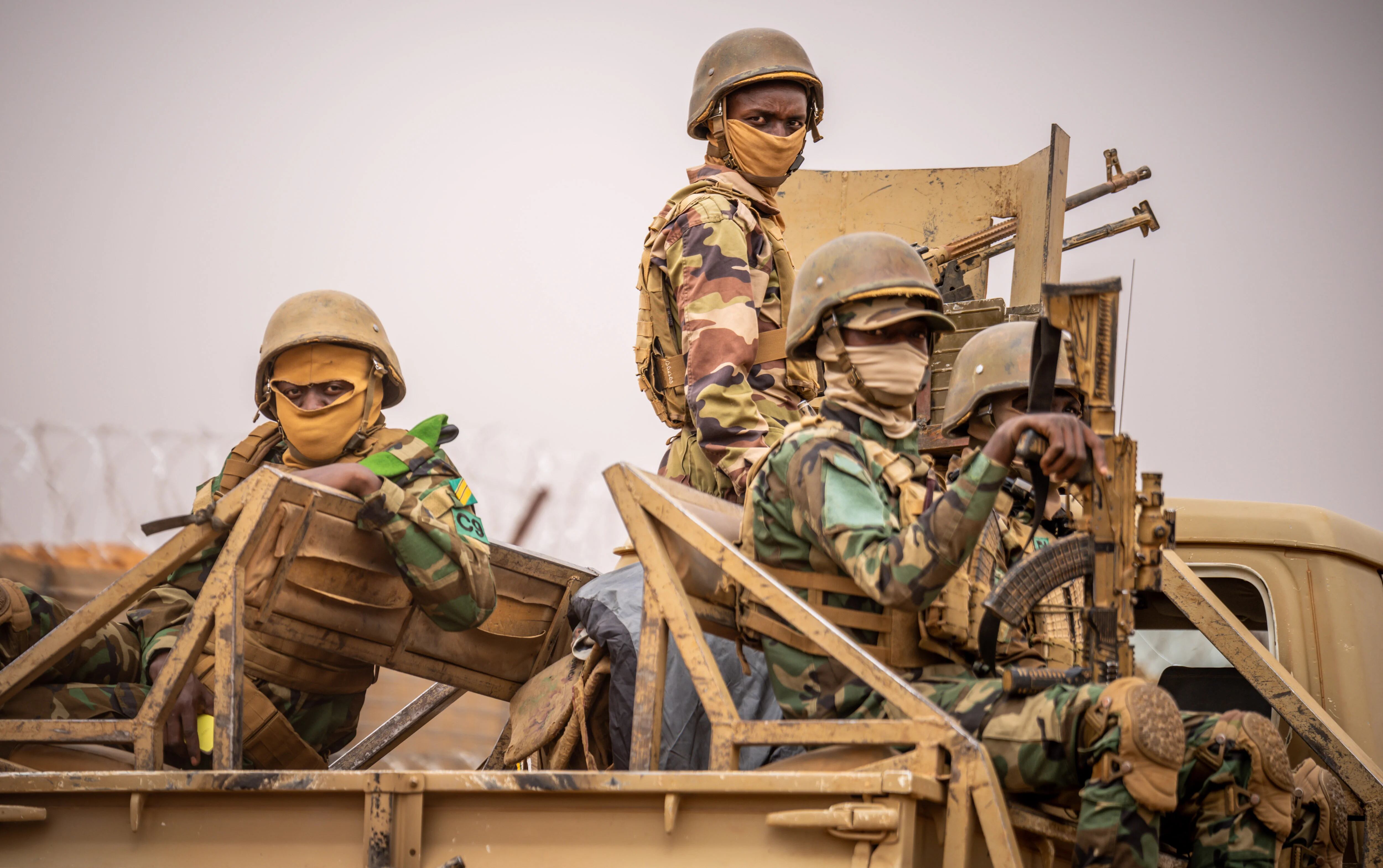 Francia anunció la próxima retirada de su embajador y de sus militares de Níger