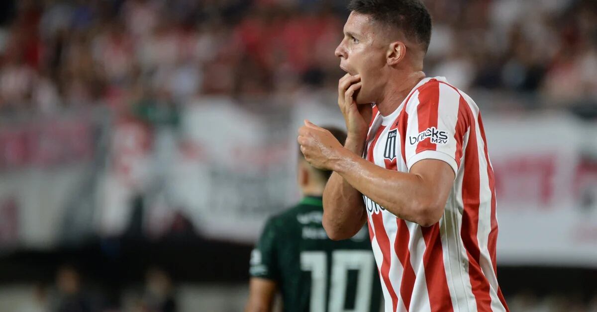 Brutal elbow to Guido Carrillo at Estudiantes-Sarmiento: three teeth were blown and they did not charge or foul