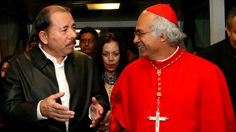 El 3 de marzo de 2014 Daniel Ortega desmintió con su presencia en el recibimiento del nuevo cardenal Leopoldo Brenes, los rumores sobre su muerte que circulaban entonces con insistencia. (Foto tomada de El 19 Digital)