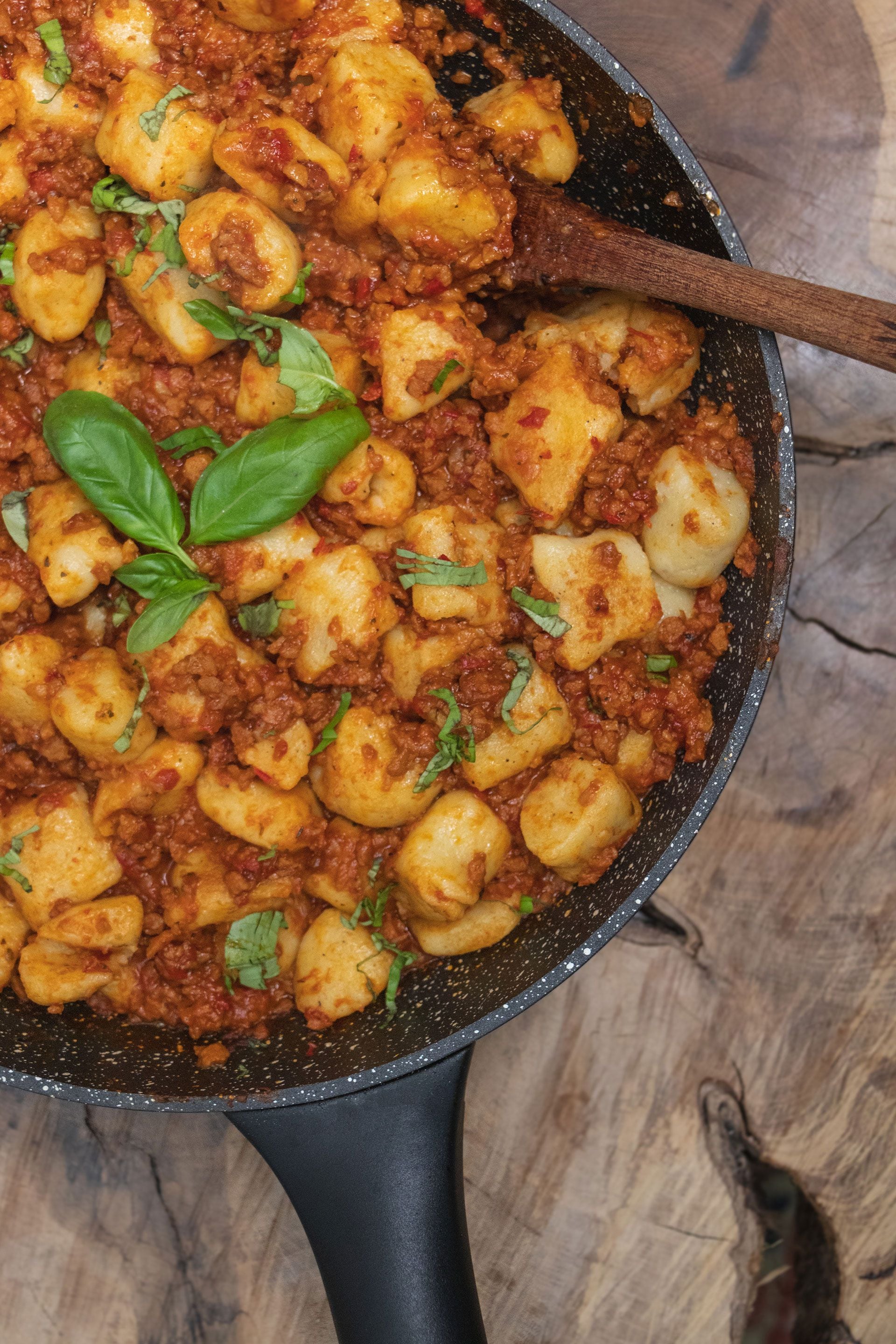 Ñoquis con salsa boloñesa vegana, una propuesta de Gianluca Malnati con papas y soja texturizada