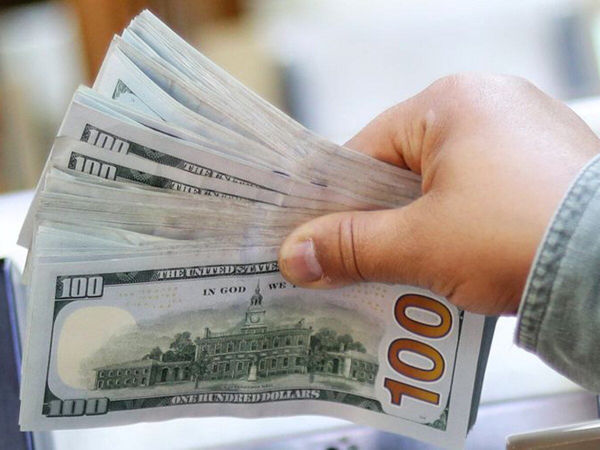 Dólar hoy: el blue subió a $133 y la brecha con el oficial volvió a superar  el 80% - Infobae