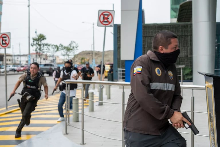 Por qué estalló Ecuador: la guerra de bandas! - Qué es el estado de excepción! ✈️ Foro América del Sur