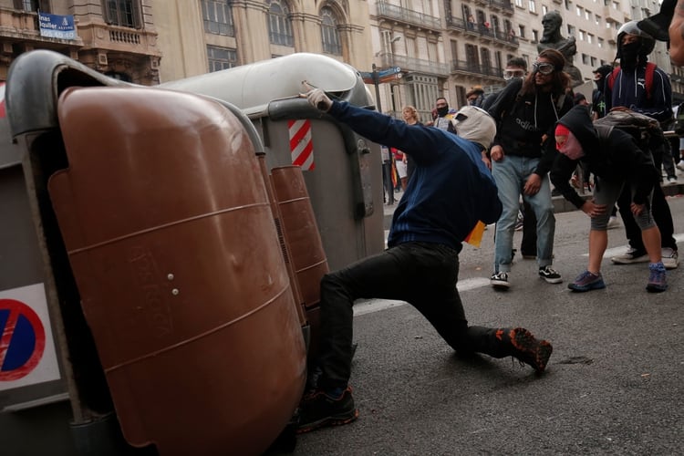 Los enfrentamientos comenzaron después del mediodía (AFP)