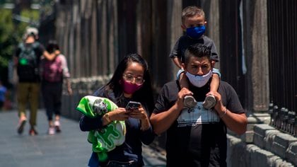 Las personas no podrán estar fuera de casa después de las 10:00 de la noche. Foto: Cuartoscuro.