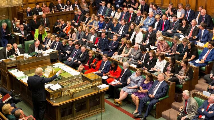 El primer ministro Boris Johnson en la Cámara de los Comunes (©UK Parliament/Roger Harris/Handout via REUTERS)