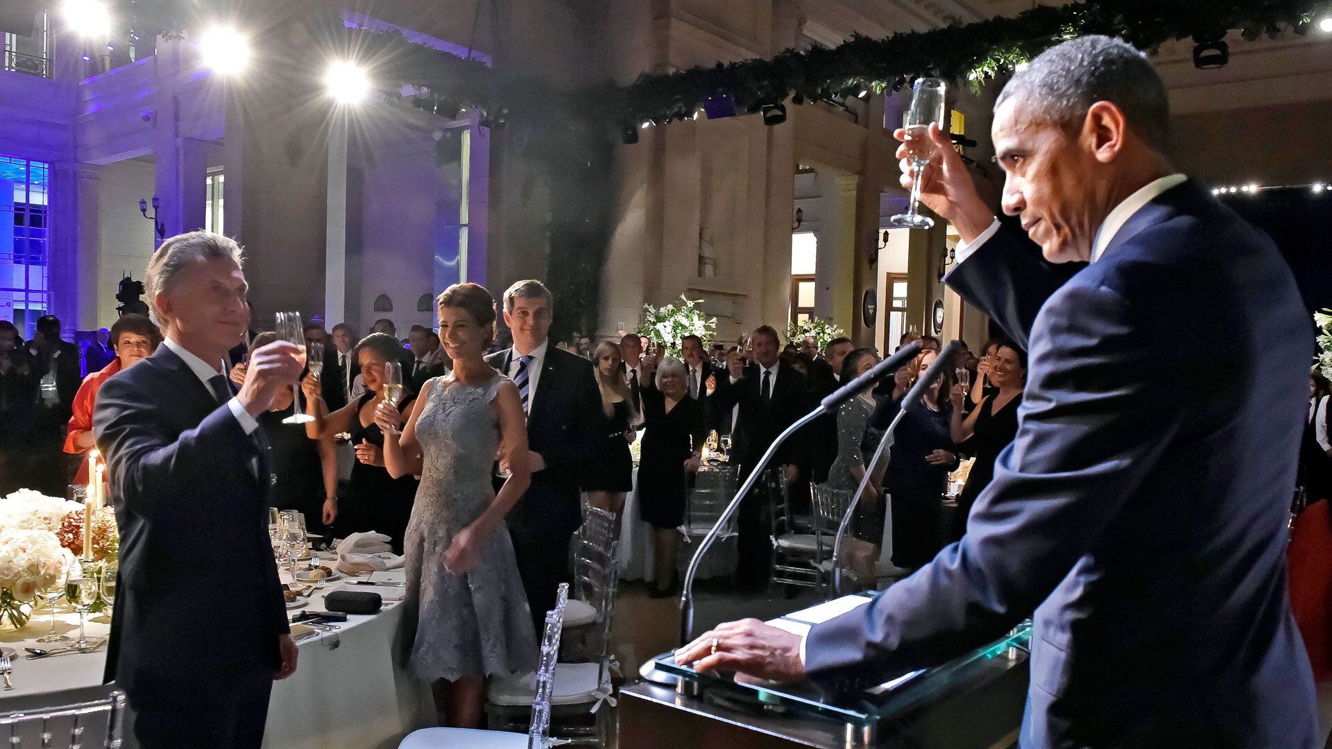 After the speech, Macri and Obama raised their glasses to toast Télam 162