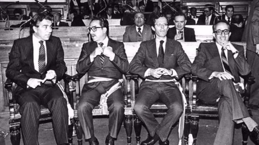 Pedro Kuczynsi, tercero desde la izquierda, ministro de energía y minas en 1980 (Gentileza La República)