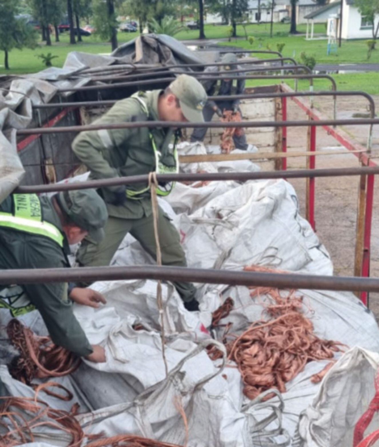 Operativo “Heavy Metal”: Gendarmería desbarató un traslado ilegal de 28 toneladas de cobre como chatarra (GNA)