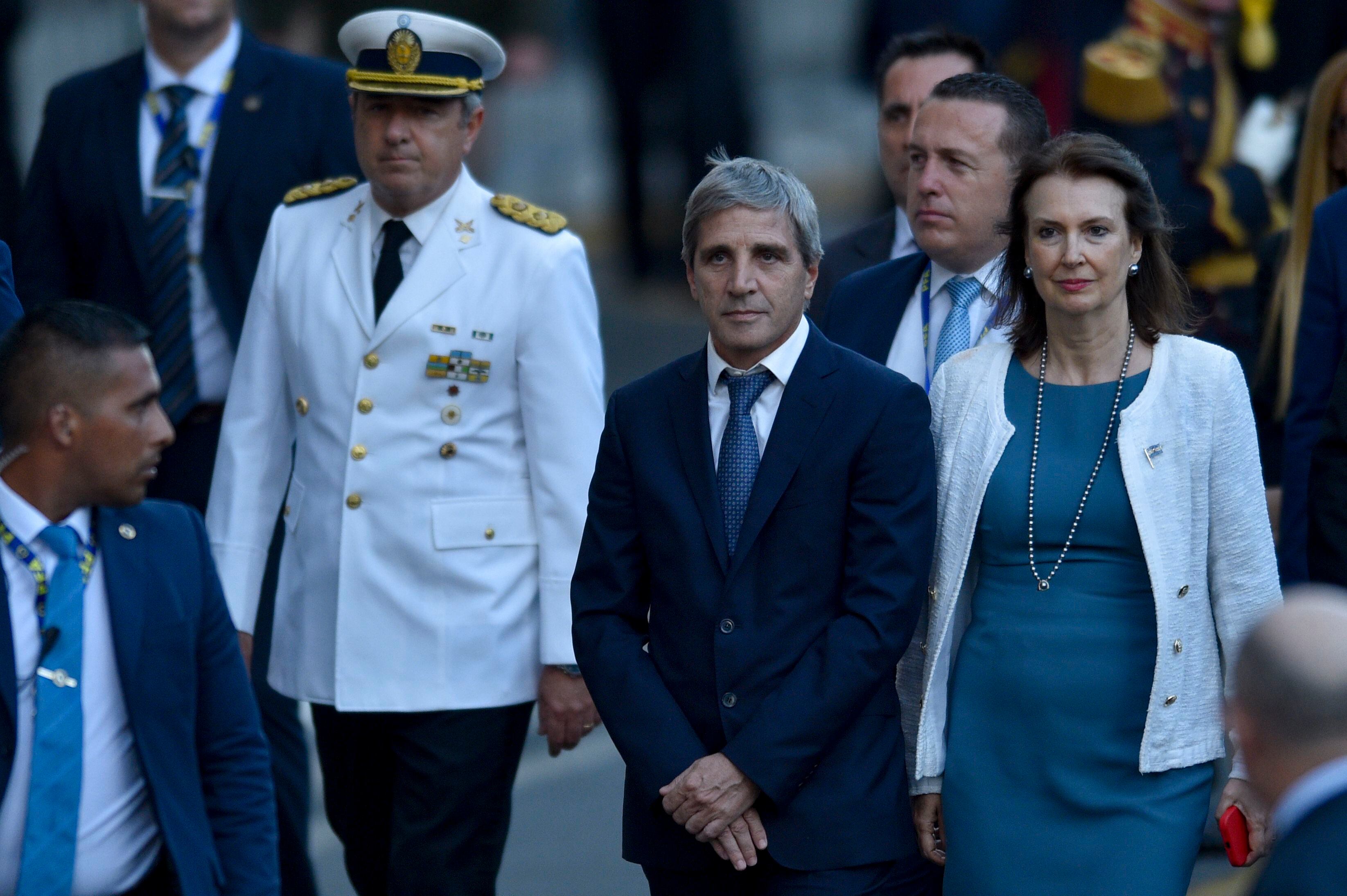 El ministro Luis Caputo y la canciller Diana Mondino viajan con Javier Milei al Foro de Davos
