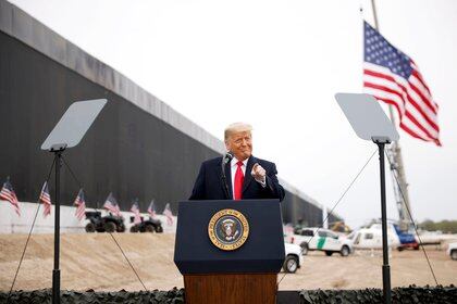 Trump durante su discurso en la visita al muro fronterizo entre Estados Unidos y México, en Alamo, Texas (Foto: Reuters)