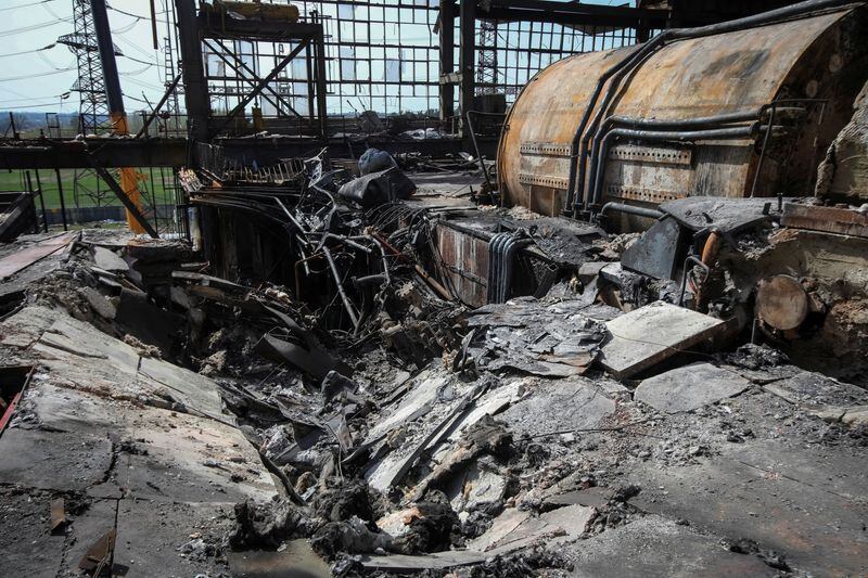 Foto de una instalación de infraestructura eléctrica crítica destruida que fue alcanzada recientemente durante un ataque con misiles de Rusia (REUTERS/Vyacheslav Madiyevskyy)
