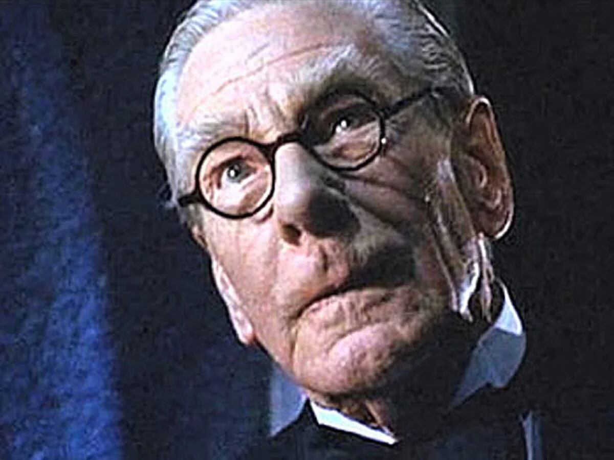 Murió Alfred, el mayordomo de Batman - Infobae
