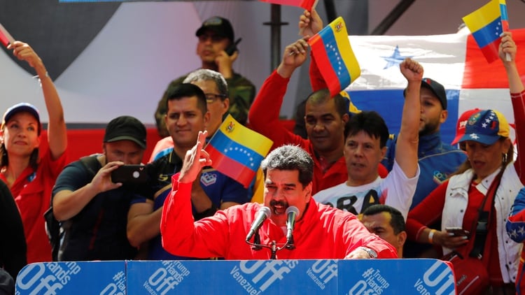 Nicolás Maduro habló en Caracas mientras la oposición intentaba ingresar la ayuda humanitaria por distintos pasos fronterizos (Reuters)