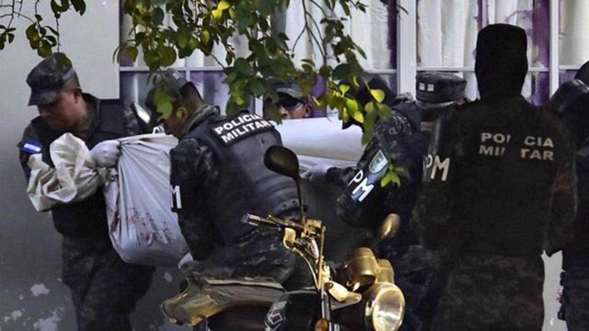 En febrero de 2020, Alexander Mendoza, alias Porky, líder hondureño de la pandilla MS13 se fugó de un tribunal de su país asistido por 20 hombres con armas largas. Cuatro policías fueron asesinados.