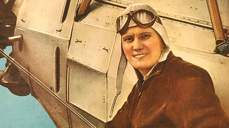 Carola Lorenzini, la gran pionera de la aviación deportiva civil argentina, nació el 15 de agosto de 1899