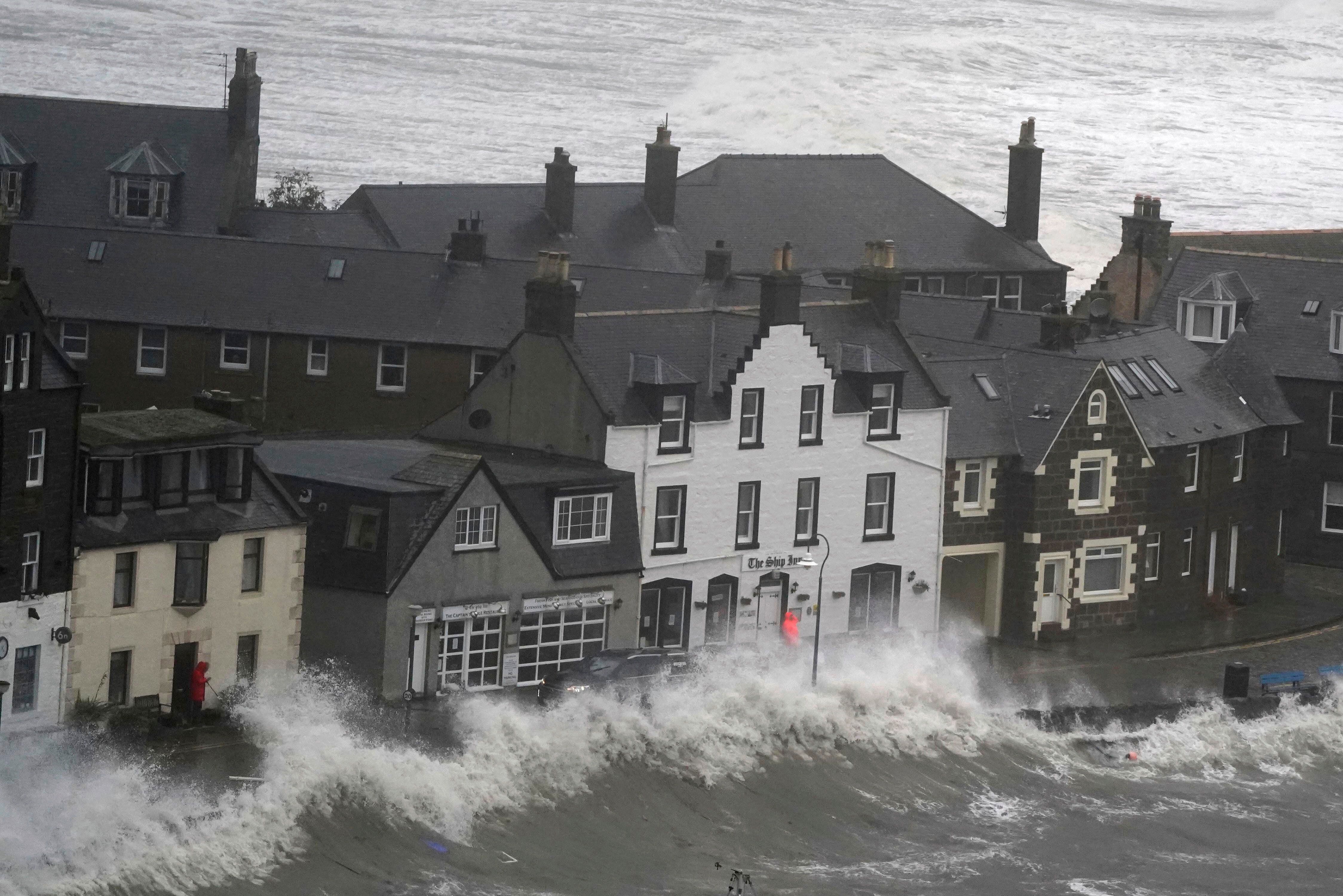 Vista de las olas, en Stonehaven, Escocia (Andrew Milligan/PA vía AP)