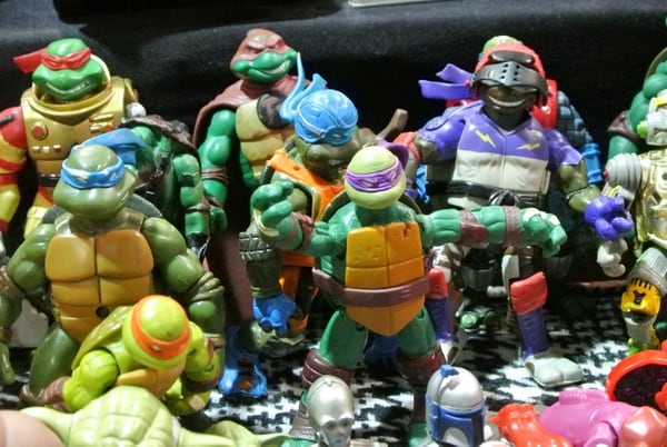 A fines de 1989 y principios de 1990 salieron a la venta los juguetes de las Tortugas Ninja Mutantes que correspondían al éxito de la primera película de Tortugas Ninja. El éxito fue tal que los juguetes se vendieron increíblemente. Tuvieron un total de 30 millones de ventas anuales (Shutterstock)