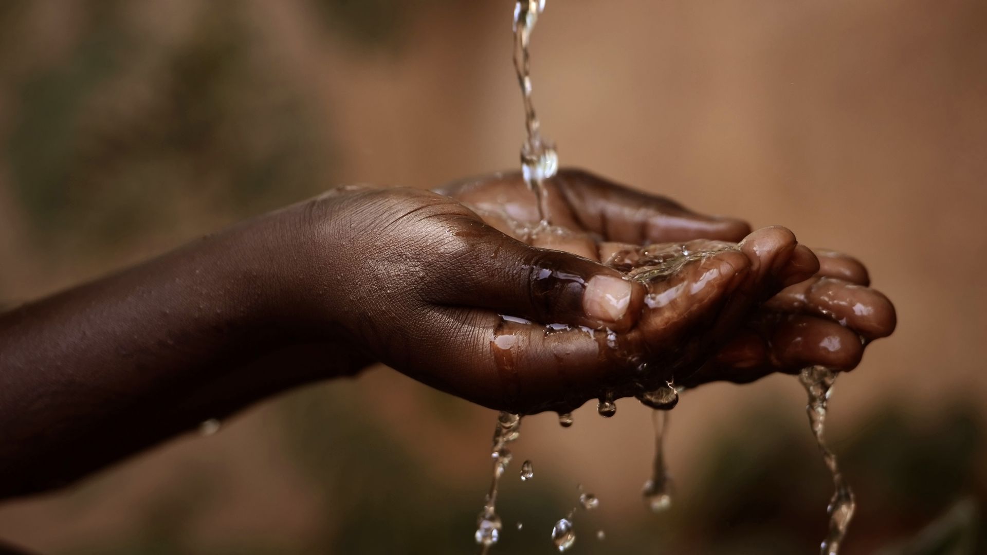 Alcanzar la cobertura universal para 2030 requerirá un aumento sustancial de los actuales índices de progreso mundiales: seis veces para el agua potable, cinco para el saneamiento y tres para la higiene (Getty)
