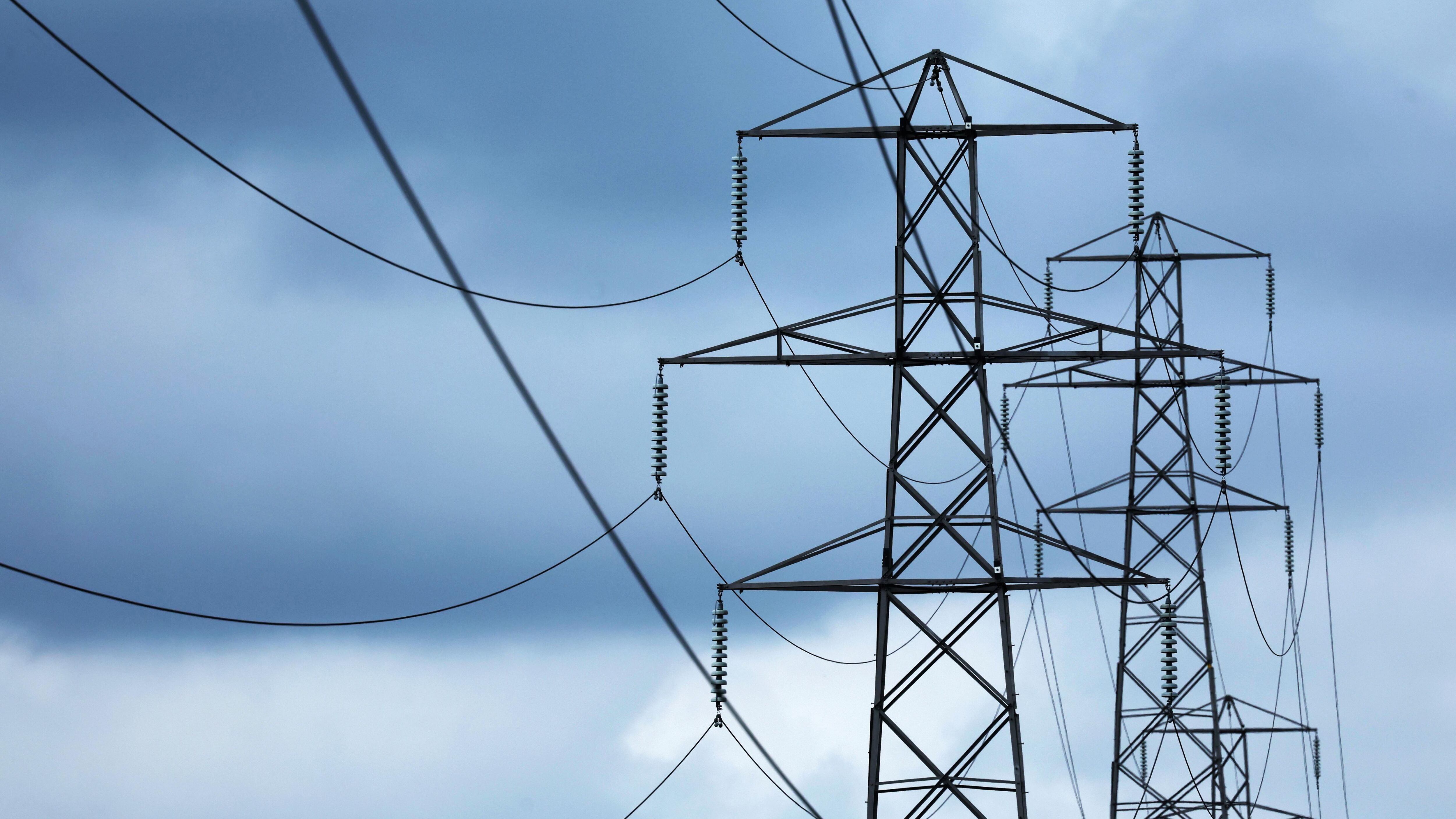 Se mantiene el conflicto entre el Gobierno y las empresas del sector eléctrico por la deuda de Cammesa. EFE 
