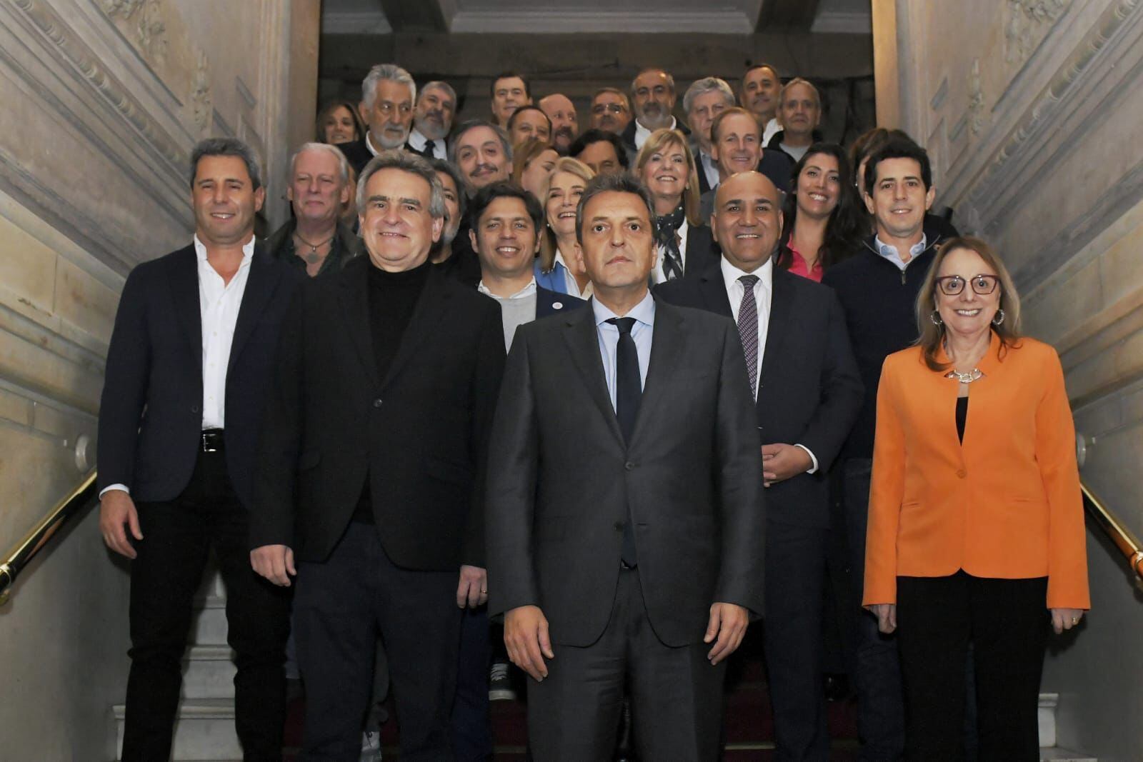 Sergio Massa en Tucumán con gobernadores y Máximo Kirchner