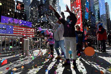 Preparativo para las fiestas de fin de año en Nueva York, con actividades reducidas (AFP)