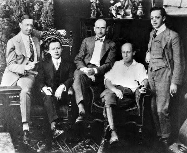 Los miembros de la corpación Lasky: Jesse L. Lasky, Adolph Zukor, Samuel Goldwyn, Cecil B. DeMlle y Al Kaufman