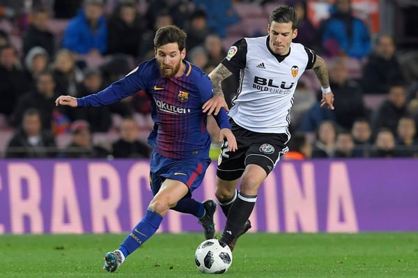 El último partido en Mestalla terminó 1 a 1 con gol de Jordi Alba de cabeza en el minuto 82 tras centro de Messi. Rodrigo había puesto en ventaja al local