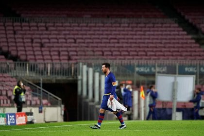 Lionel Messi se debate su futuro en Barcelona (REUTERS/Albert Gea)