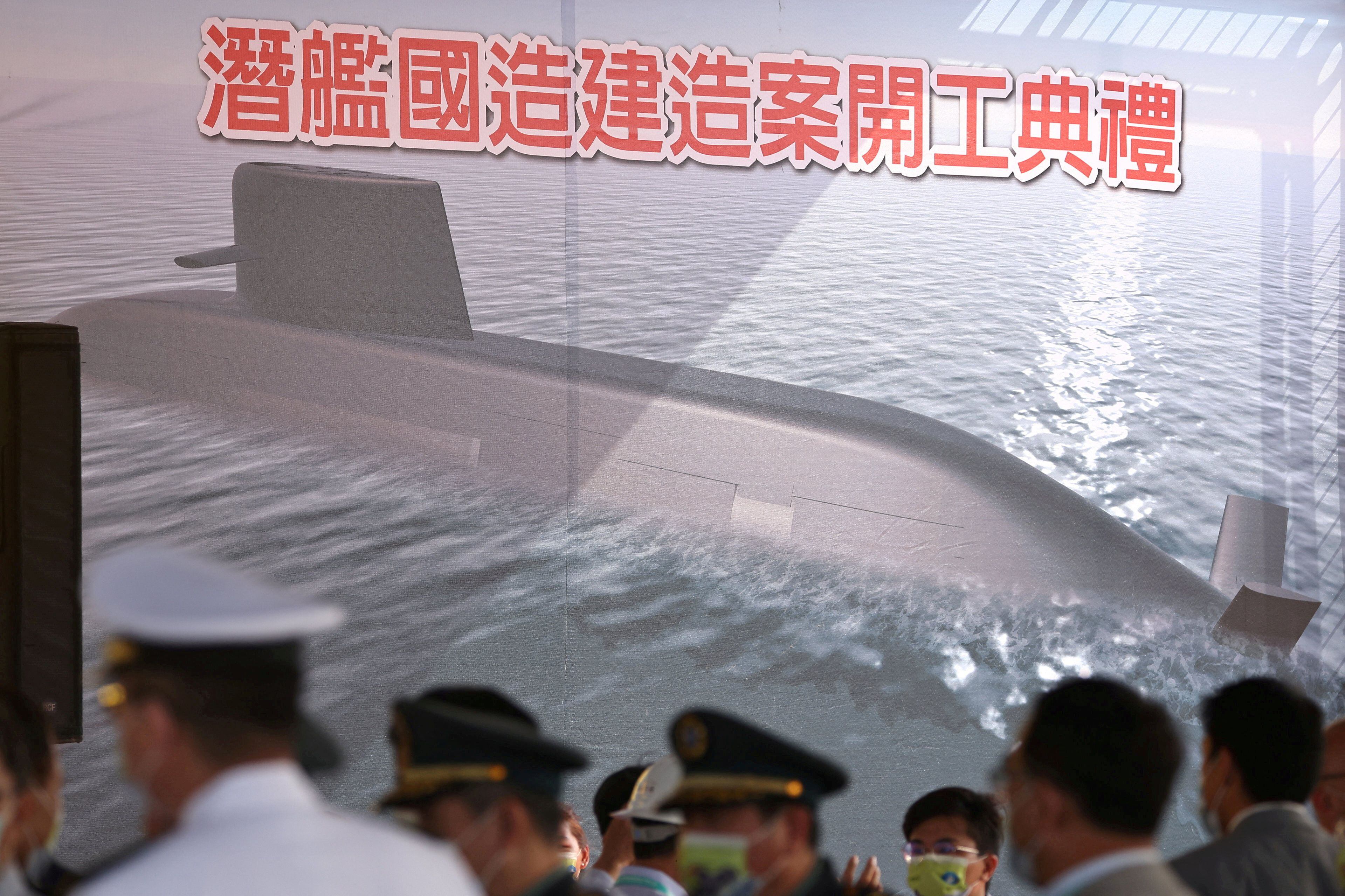 Personas asisten a la ceremonia de inicio de la construcción de una nueva flota de submarinos en Kaohsiung, Taiwán, 24 de noviembre de 2020. REUTERS/Ann Wang/Archivo