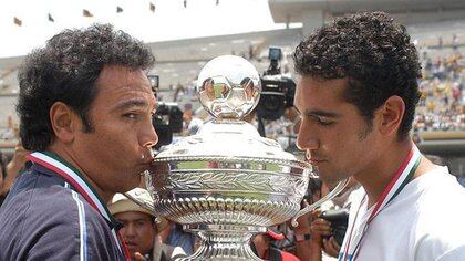  En 2004, Sánchez llevo a Pumas de la UNAM a ser el mejor equipo de la Liga MX (Foto: EFE)