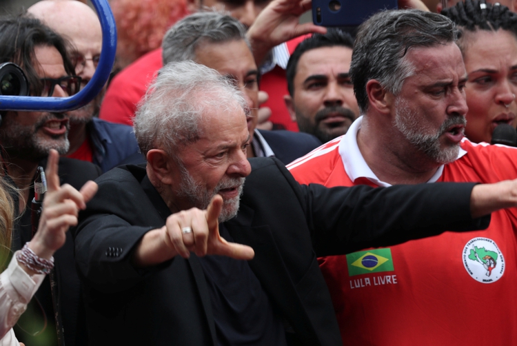 Former Brazilian President Luiz Inacio Lula da Silva arrives to deliver a speech after being released from prison, in Sao Bernardo do Campo, Brazil November 9, 2019. REUTERS/Amanda Perobelli