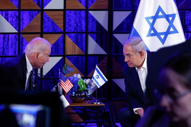 El presidente de Estados Unidos, Joe Biden, dialoga con el primer ministro israelí, Benjamin Netanyahu, durante su última visita a Tel Aviv 