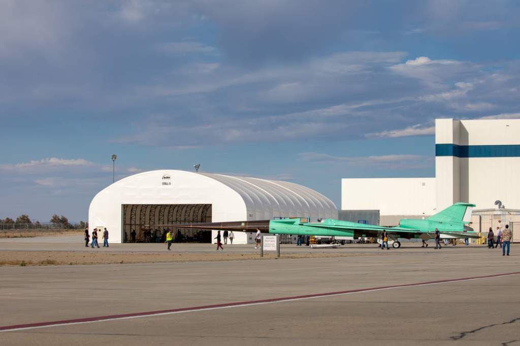 El X59 sale del hangar para hacer algunas pruebas en tierra (NASA)